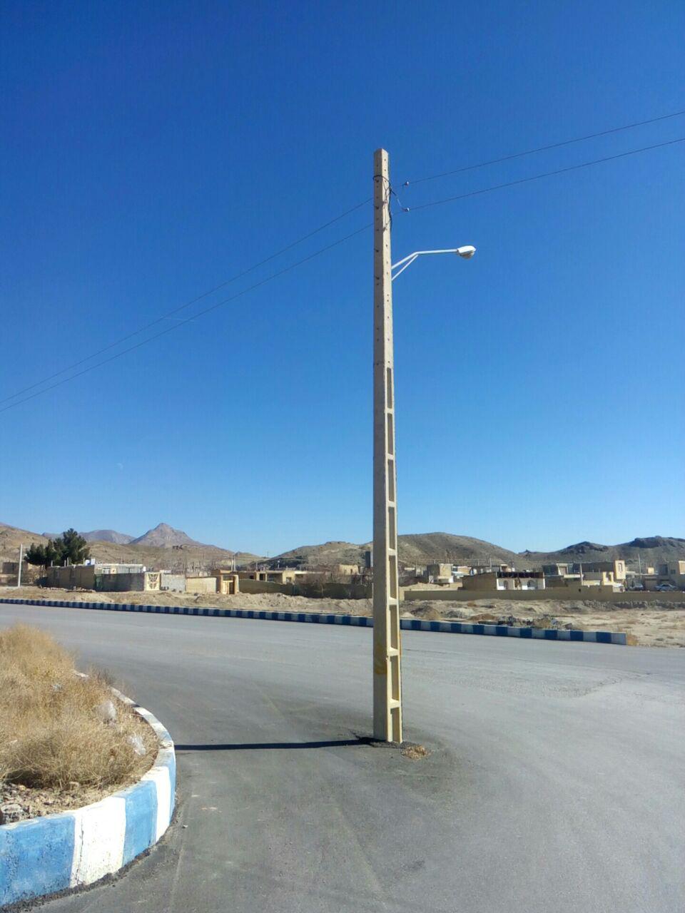 لزوم جابه‌جایی فوری تیر برق مستقر در وسط مسیر عبوری؛ درخواست مردمی برای پیشگیری از حادثه احتمالی در ورپشت