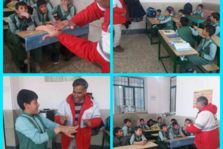 آموزش راههای مقابله و پیشگیری کرونا توسط  هلال احمر و پرسنل خانه بهداشت در مدرسه شهید اشرفی