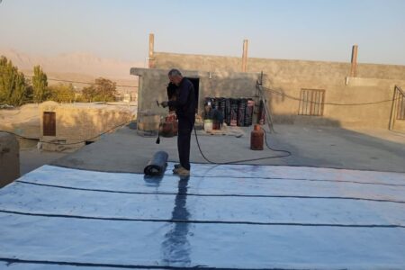 اجرای ایزوگام پشت‌بام حسینیه اعظم ورپشت؛ گامی مهم در حفاظت از بنای مذهبی روستا