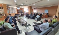 دیدار دهیاران بخش مرکزی با فرماندار شهرستان تیران و کرون به مناسبت هفته دولت