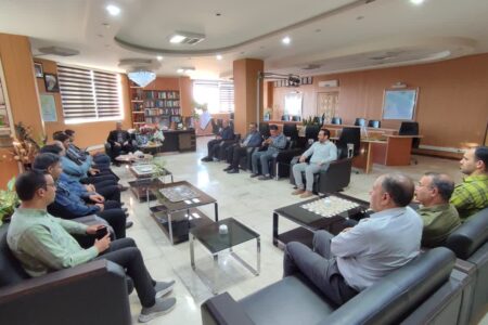 دیدار دهیاران بخش مرکزی با فرماندار شهرستان تیران و کرون به مناسبت هفته دولت