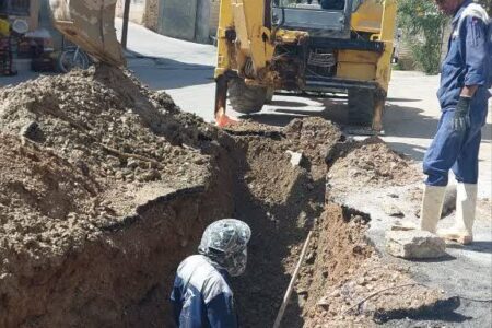 گزارش میدانی از عملیات رفع حادثه و ترمیم شکستگی خط انتقال آب در ورپشت توسط نیروهای حوادث آبفا