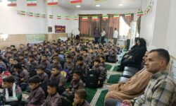 نواخته شدن زنگ آغاز سال تحصیلی جدید در دبستان شهید اشرفی اصفهانی ورپشت با حضور مسئولان فرهنگی و خادم‌یاران رضوی