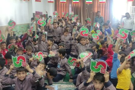 برگزاری برنامه آموزشی ارتقاء فرهنگ ایمنی و ترافیک در دبستان شهید اشرفی ورپشت با حضور مسئولان پلیس‌راه و راهداری استان اصفهان